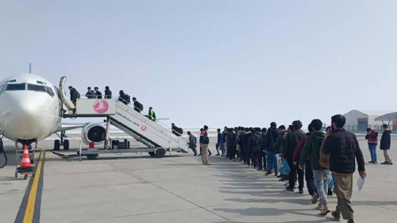 Bir haftada 2 bin 18 d&uuml;zensiz g&ouml;&ccedil;men sınır dışı edildi