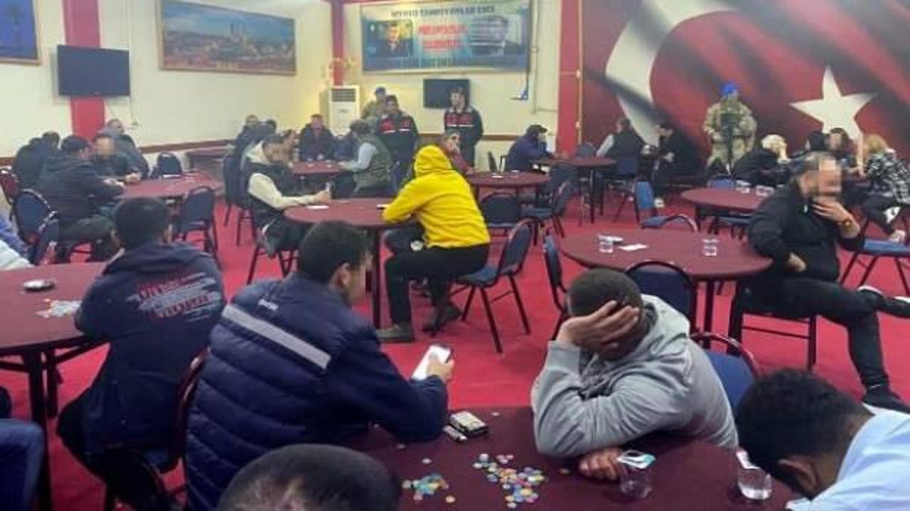 İzmir'de kumar oynarken suçüstü yakalanan 278 kişiye para cezası