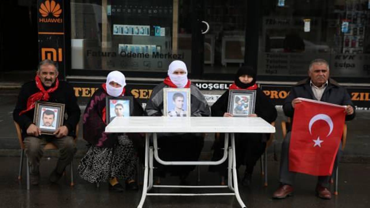 Muş'ta HDP'nin önünde şanlı direniş devam ediyor... "6 yıl önce HDP çocuğumu kandırdı"