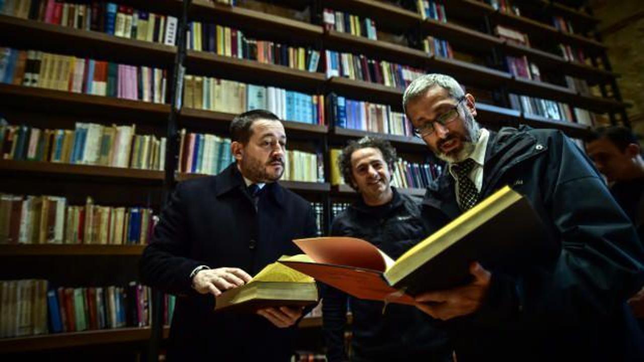 Cumhurbaşkanı Erdoğan’ın çağrısıyla kitaplarını bağışladı