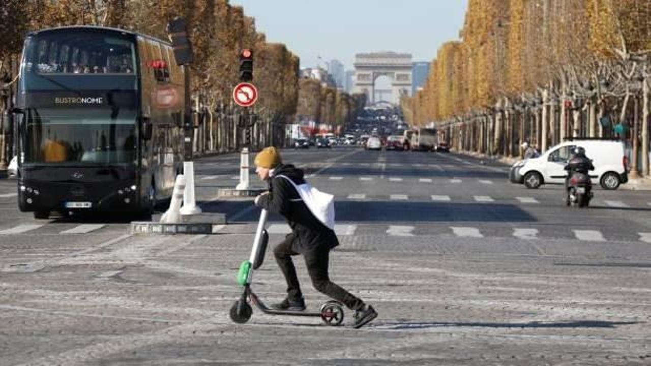 Fransa'da elektrikli scooter kullanım yaşı 14'e çıkacak