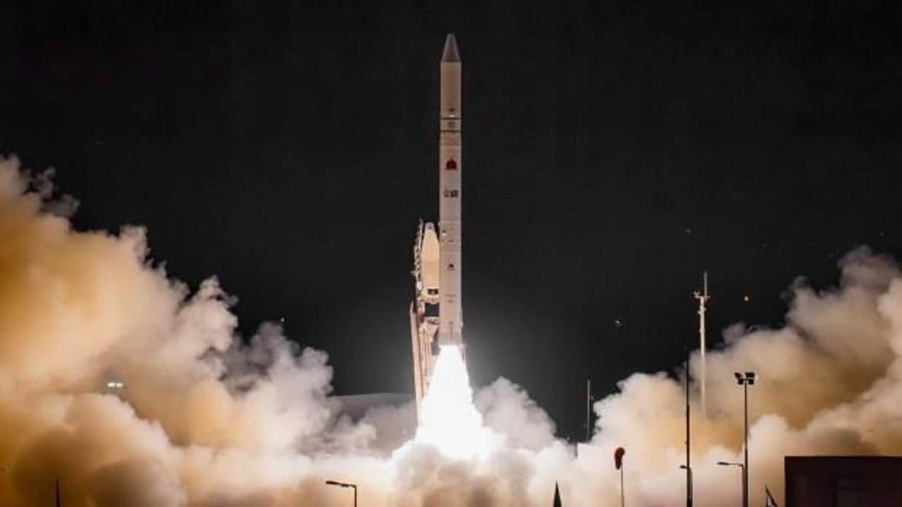 İsrail uzaya casus uydu gönderdi
