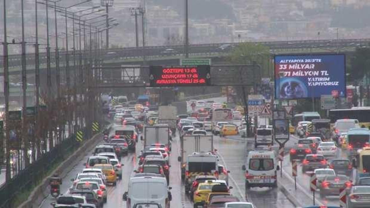 İstanbul'da yağmurda trafik yoğunluğu yüzde 65'e ulaştı