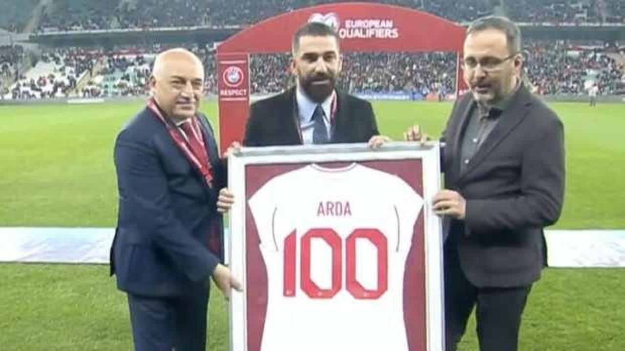 TFF, Arda Turan'ı onurlandırdı