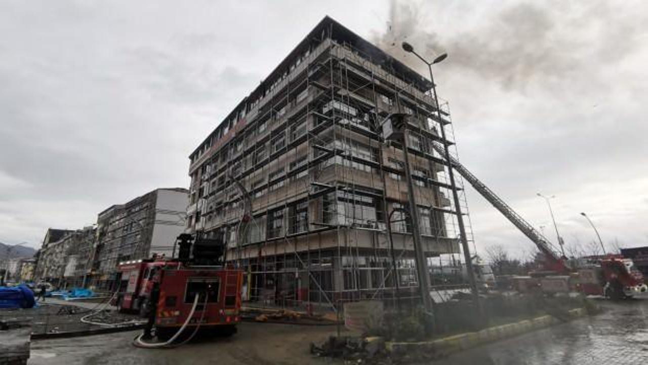 Trabzon'da bir binanın çatı katında yangın