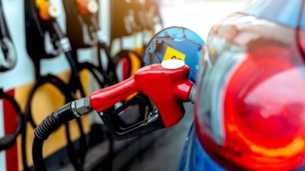 Akaryakıtta bir indirim bir de zam