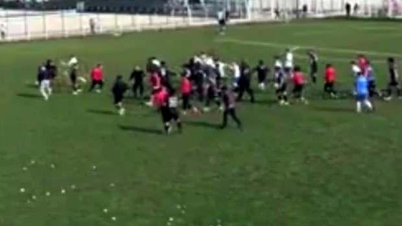 Amat&ouml;r ma&ccedil;ta kavga &ccedil;ıktı: 3 taraftar g&ouml;zaltına alındı