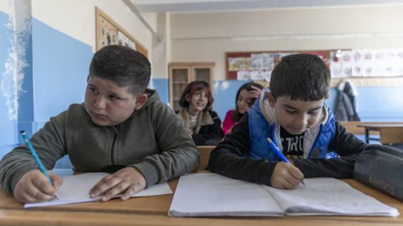 Asrın felaketini yaşayan Malatyalı &ouml;ğrenciler i&ccedil;in ders zili &ccedil;aldı!