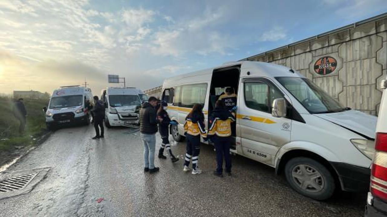 Bursa'da 3 servis minibüsü çarpıştı: Çok sayıda yaralı var