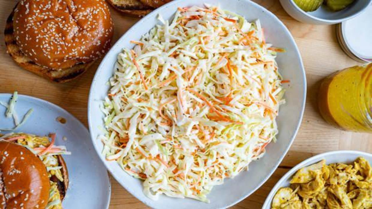 Coleslaw (Lahana salatası) nasıl yapılır? Lahana salatası tarifi