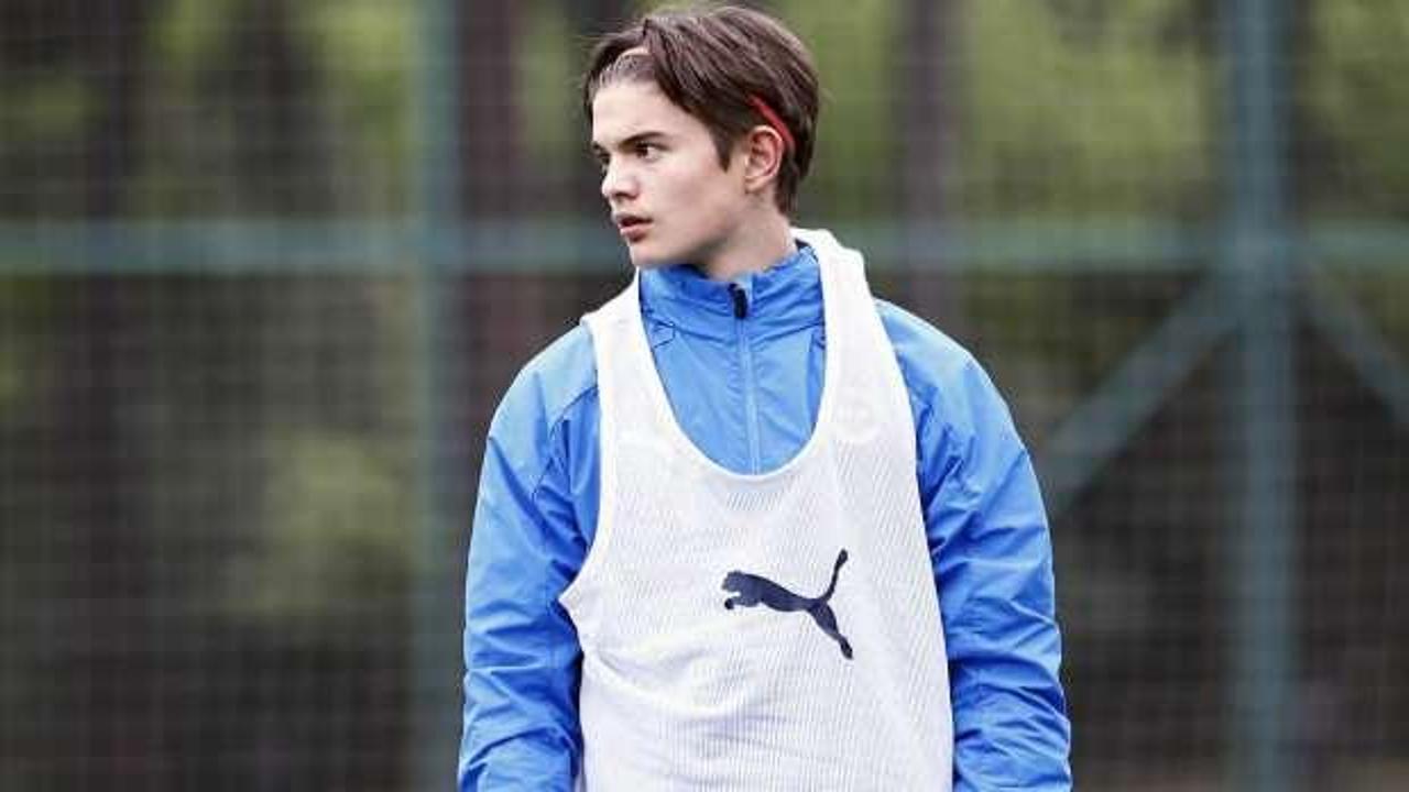 Fenerbah&ccedil;e TFF'ye bildirdi! S&ouml;zleşmesi feshedildi