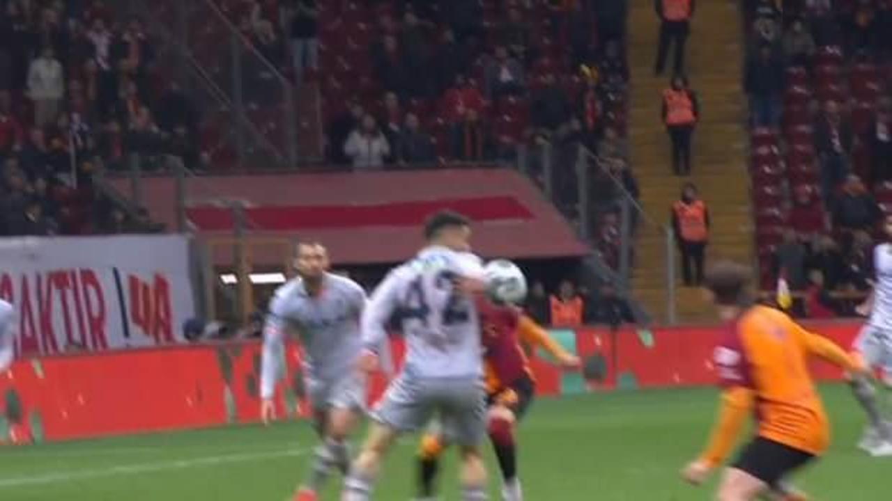 Galatasaray penaltı bekledi! İşte o pozisyon