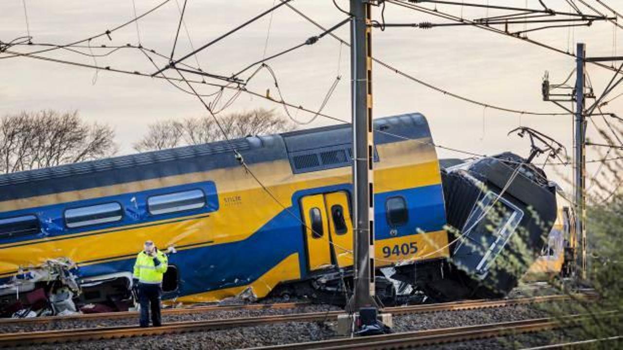 Hollanda'da tren raydan çıktı: 1 ölü