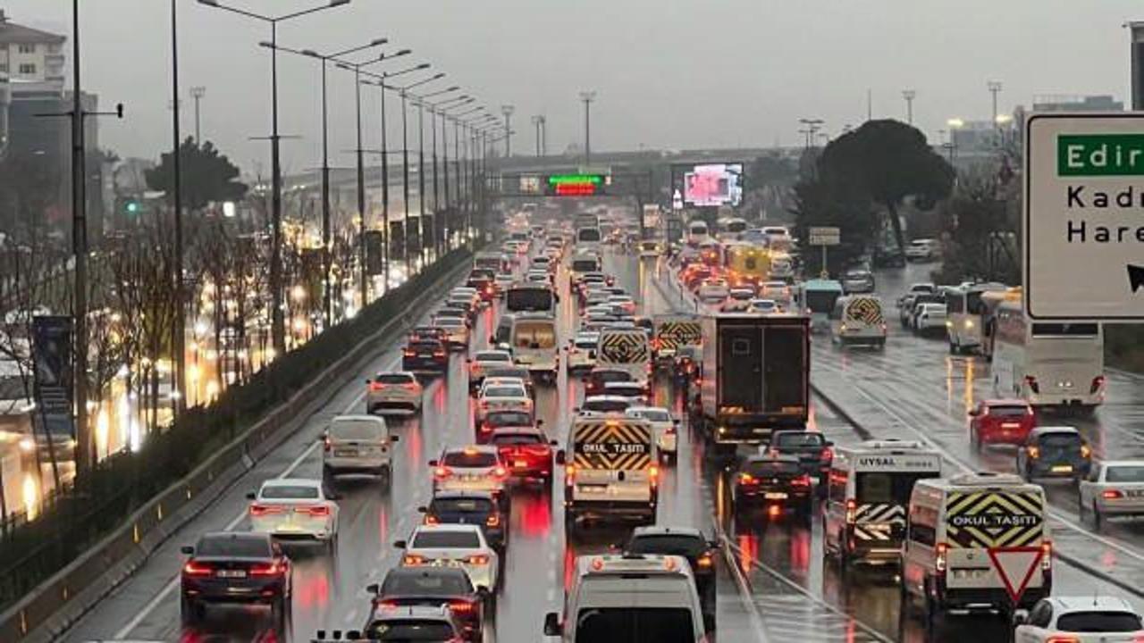 İstanbul'da haftanın ilk iş g&uuml;n&uuml;nde trafik yoğunluğu!
