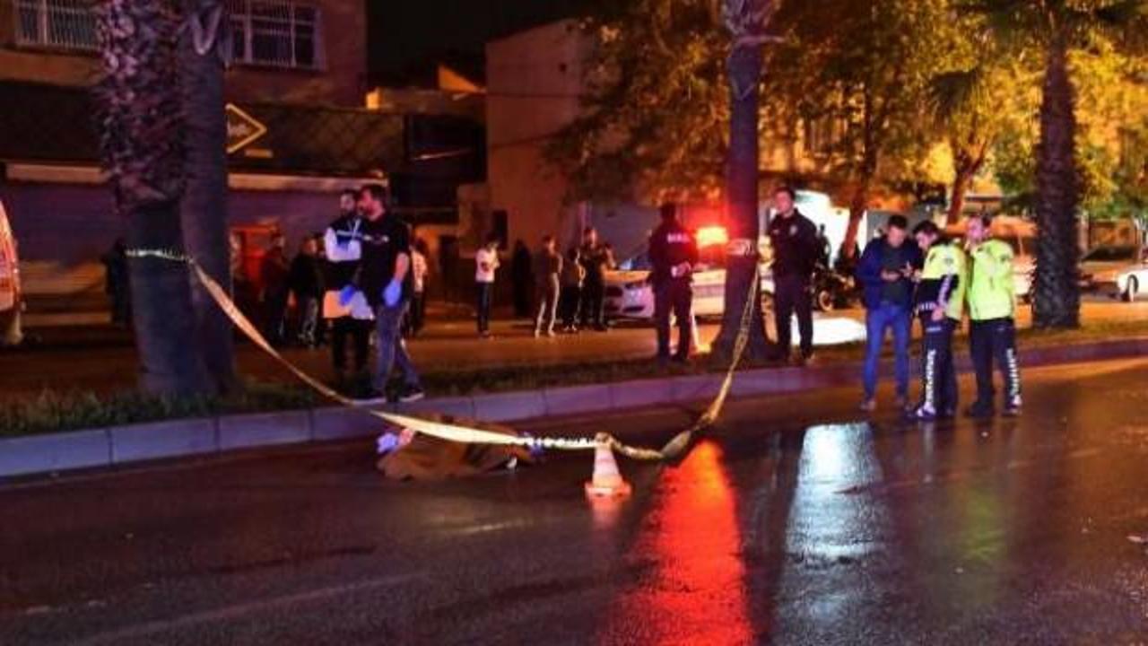 Annesiyle yolun karşısına ge&ccedil;en gen&ccedil; kızın feci &ouml;l&uuml;m&uuml; 