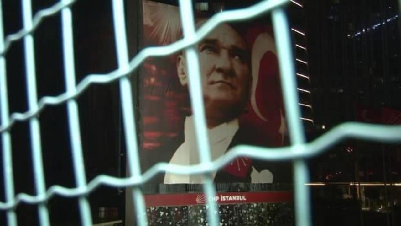 CHP listede yer vermedi! İstanbul İl Binası &ouml;n&uuml;nde protesto!