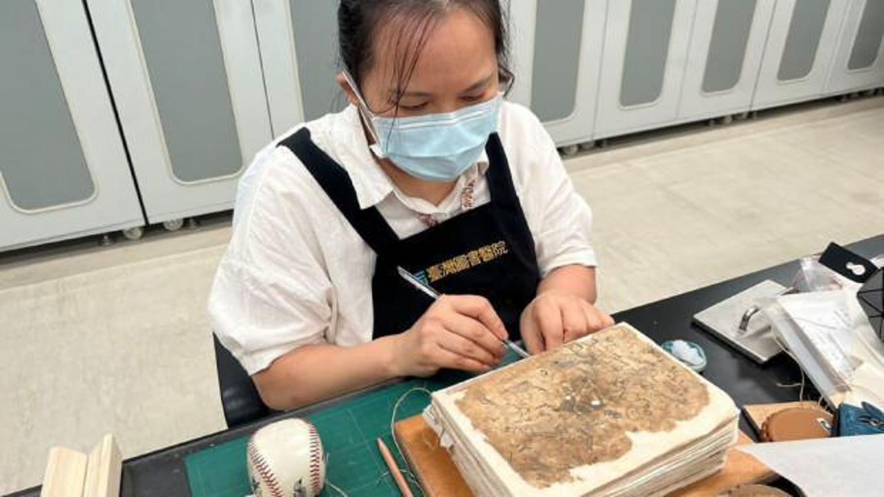 Tayvan'da 500 yıllık el yazması Kur'an-ı Kerim'in restorasyonu yapılıyor