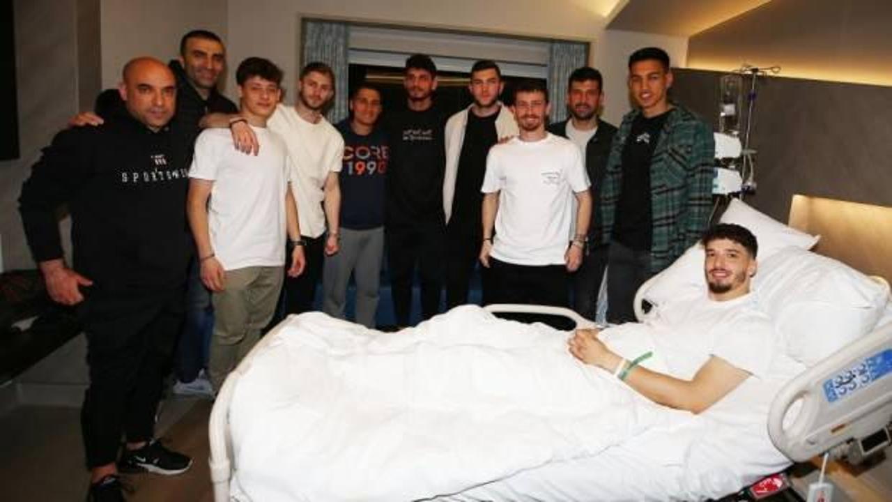 Altay Bayındır'ı takım arkadaşları yalnız bırakmadı