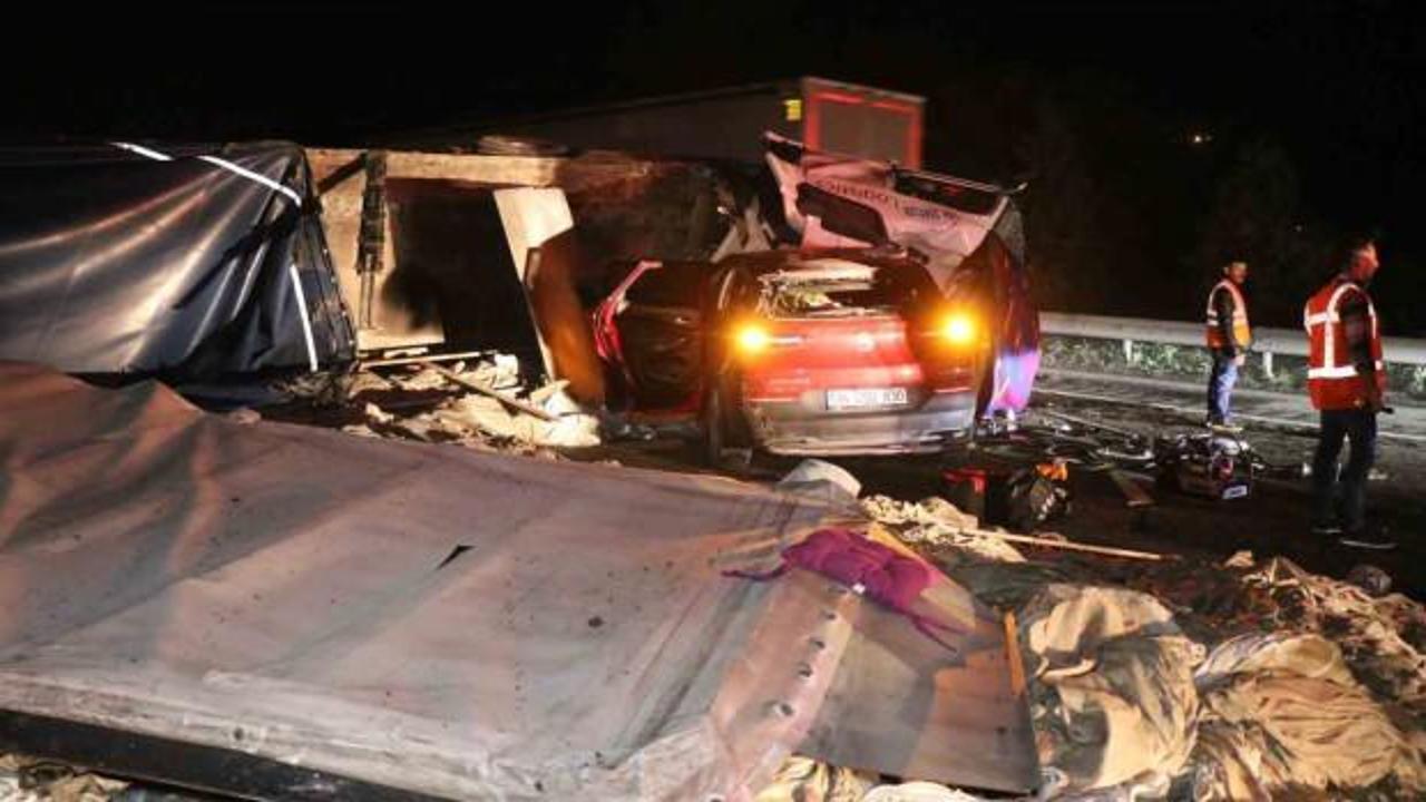 Anadolu Otoyolu'nda feci kaza: 2 kişi öldü, 4 kişi yaralandı