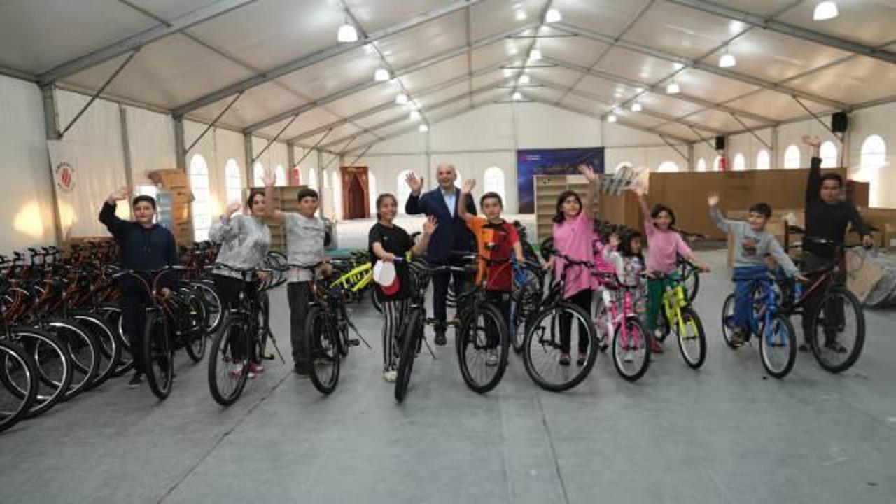 Başkan Yıldırım'dan depremzede &ccedil;ocuklara bayram hediyesi!