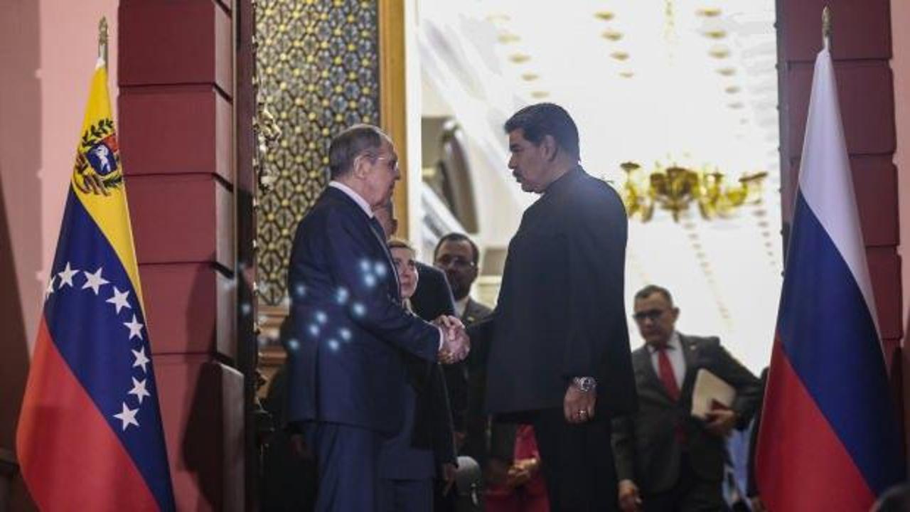 Lavrov ve Maduro Venezuela'da bir araya geldi
