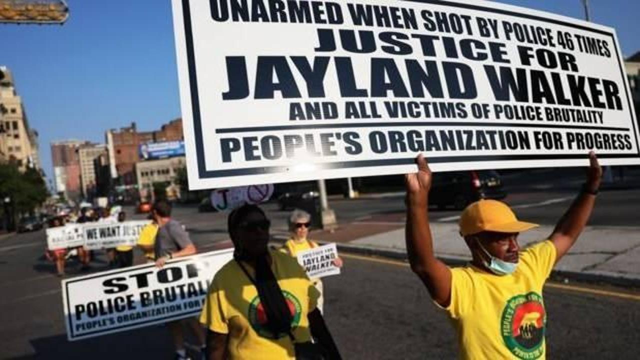 Siyahi genci 46 kurşunla öldüren ABD polisi suçsuz bulundu