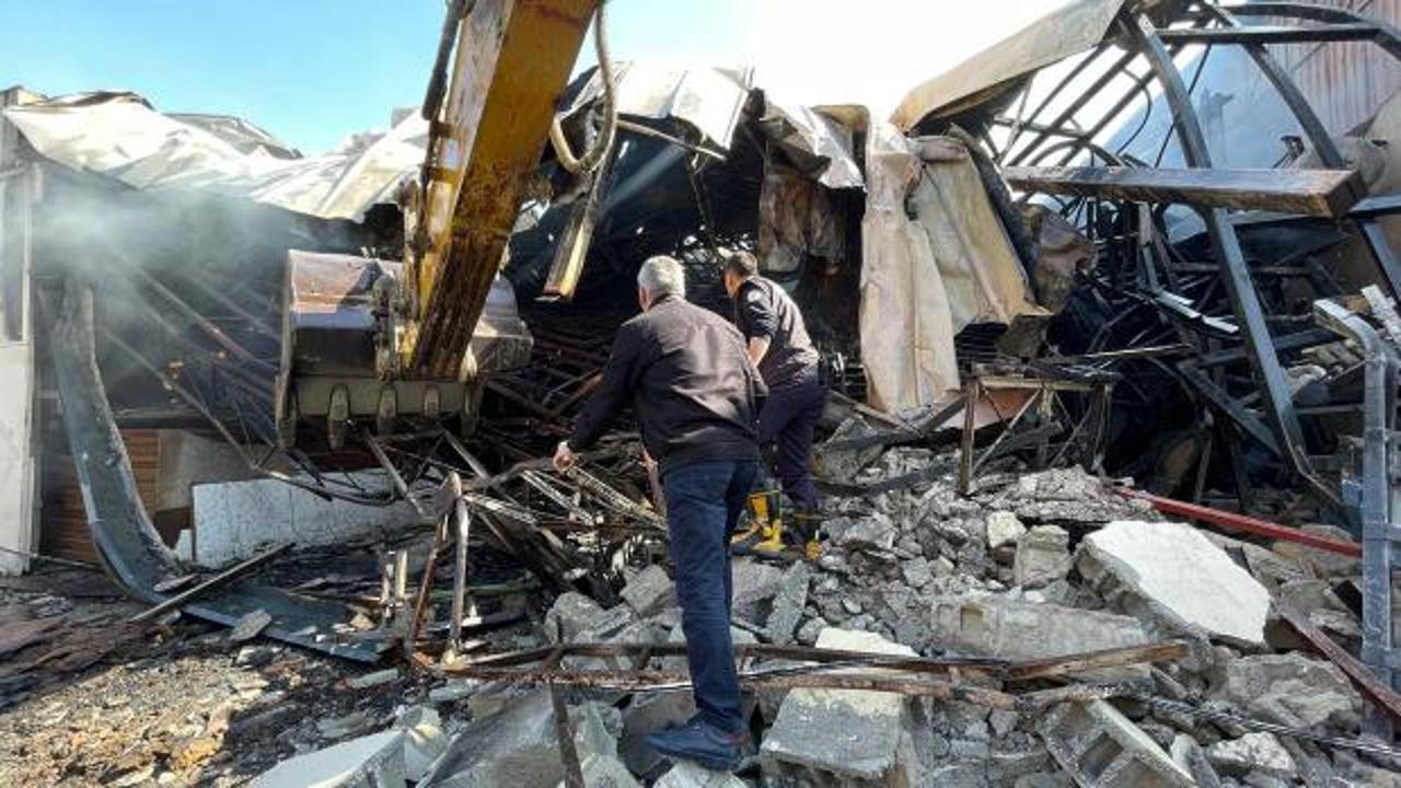Son Dakika... Mersin'de mobilya fabrikasında yangın: 4 kişi hayatını kaybetti!