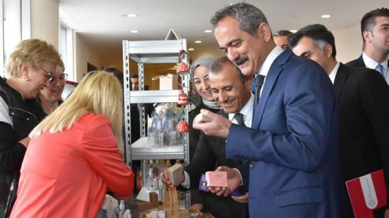 Bakan &Ouml;zer kadınlara m&uuml;jdeyi verdi