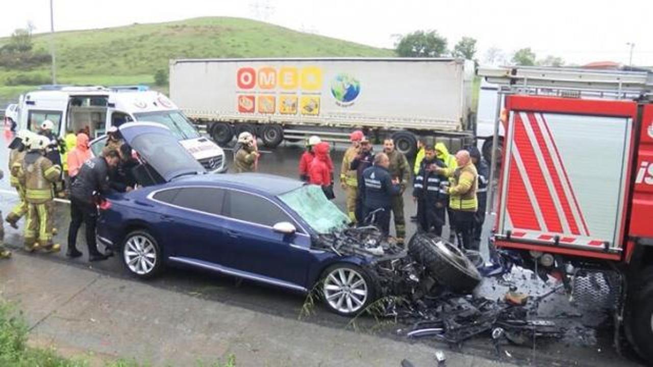 Tuzla'da kazaya giden itfaiye aracına ve ambulansa otomobil &ccedil;arptı: 7 yaralı