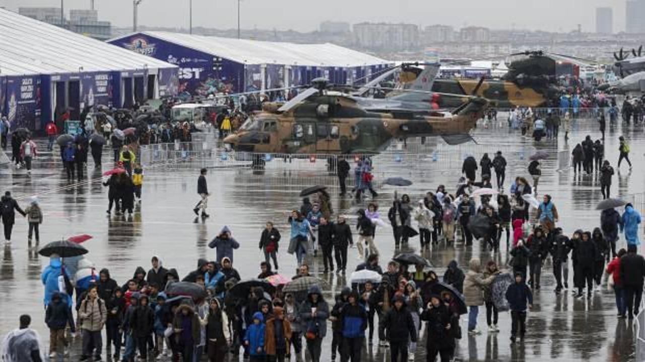 Yağmura rağmen vatandaşlar TEKNOFEST'e akın etti