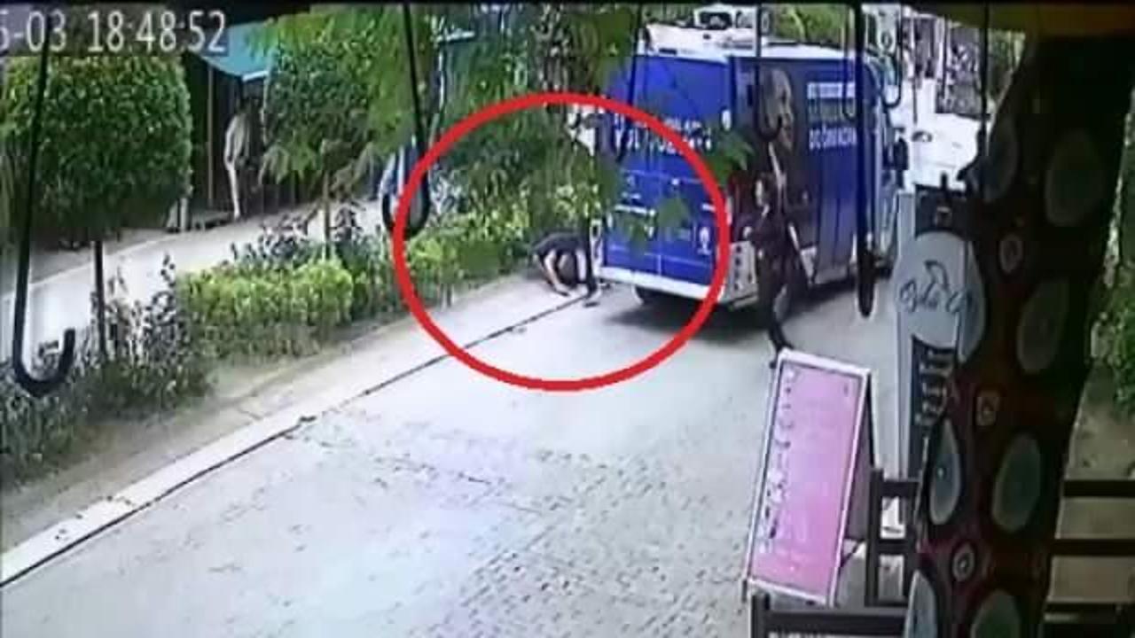 AK Parti se&ccedil;im aracına ve şof&ouml;r&uuml;ne saldırı