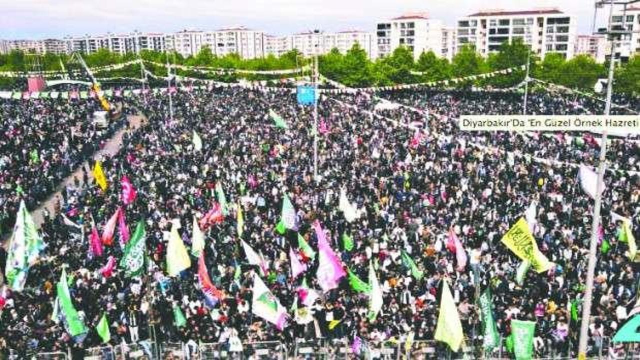 Peygamber sevdalıları meydanı doldurdu