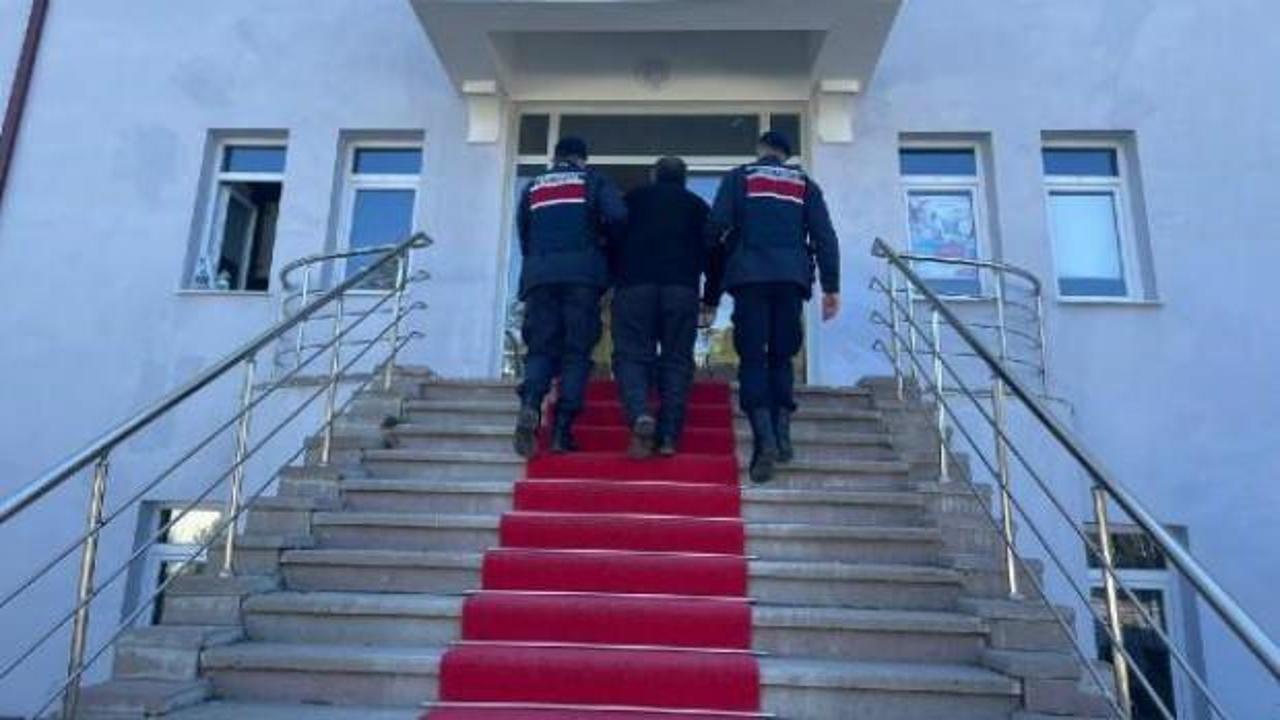 Sokakta karşılaştığı husumetlisini sopayla &ouml;ld&uuml;rd&uuml;