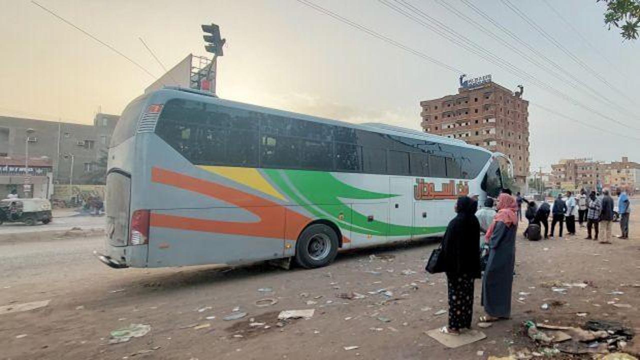 Sudan'da milyonlarca insan &ccedil;atışmaların ortasında mahsur kaldı