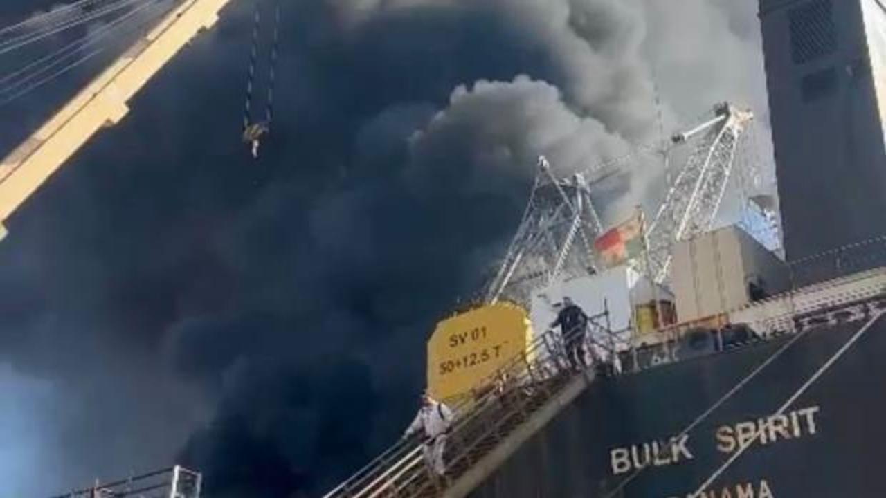 Tuzla'da bakıma alınan yük gemisinde yangın!