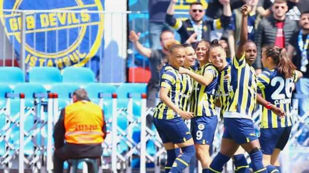 Galatasaray'ı deviren Fenerbah&ccedil;e avantajı kaptı!