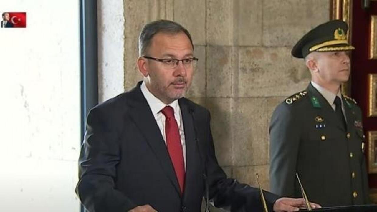 Bakan Kasapoğlu, gen&ccedil;lerle Anıtkabir'i ziyaret etti