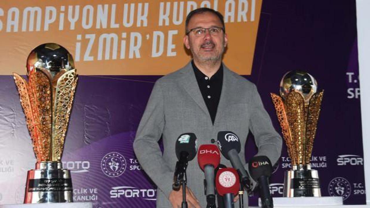 Bakan Kasapoğlu, Süper Lig ve 1. Lig şampiyonluk kupalarını tanıttı
