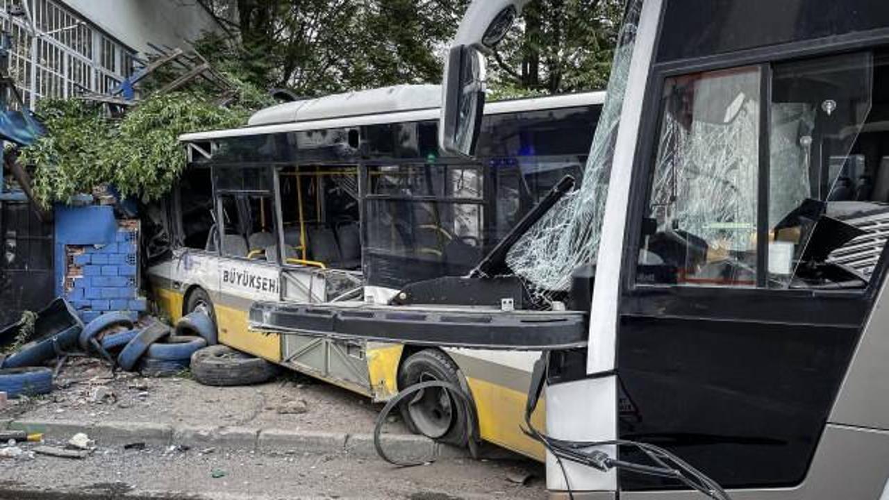 Bursa'da servis aracı ile özel halk otobüsü çarpıştı