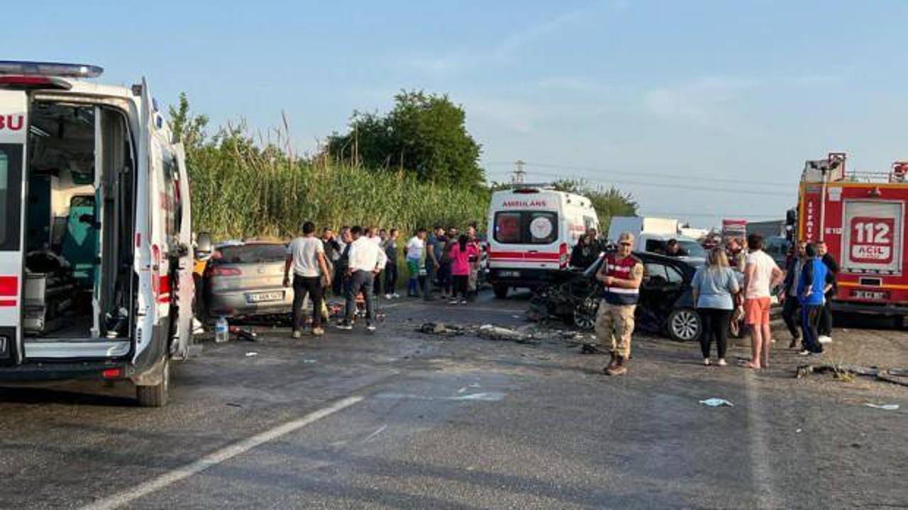 Hatay'da trafik kazası: 2 &ouml;l&uuml;, 4 yaralı