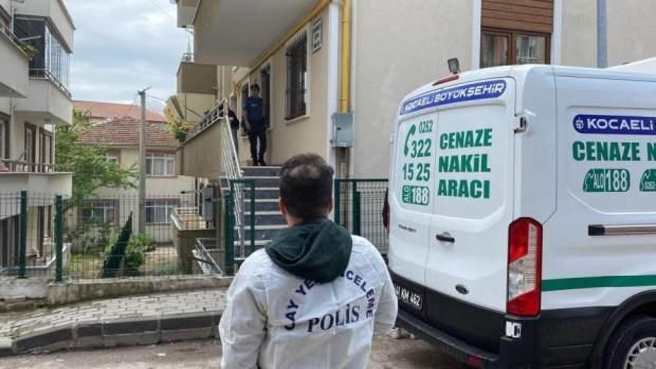 Kahreden olay! Annesini banyoda &ouml;l&uuml; halde buldu