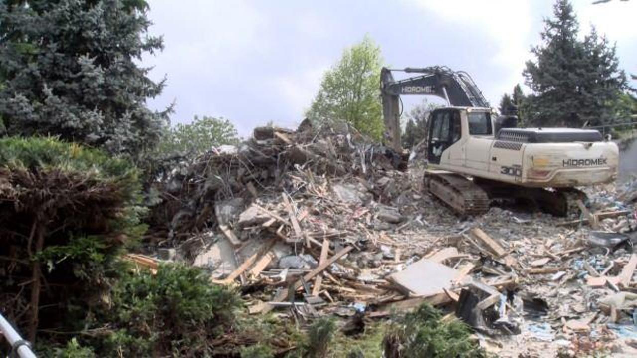 Münevver Karabulut cinayetinin işlendiği villa yıkıldı 