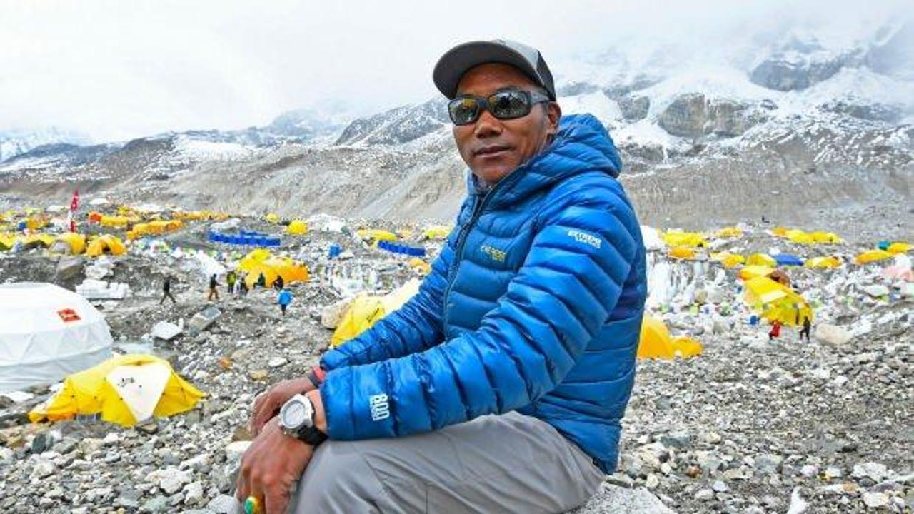 Nepalli dağcı 27. kez Everest'e tırmanarak zirve rekorunu egale etti