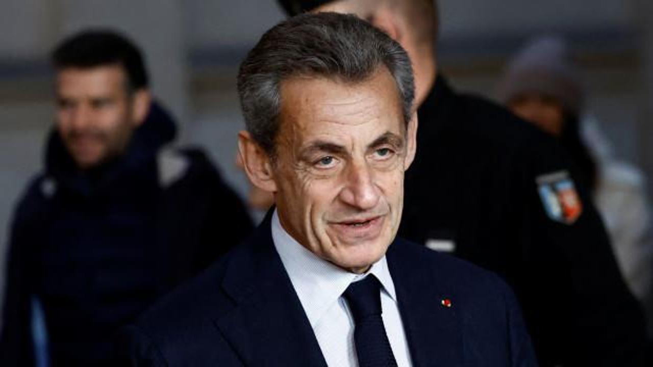 Sarkozy'e 3 yıl hapis cezası