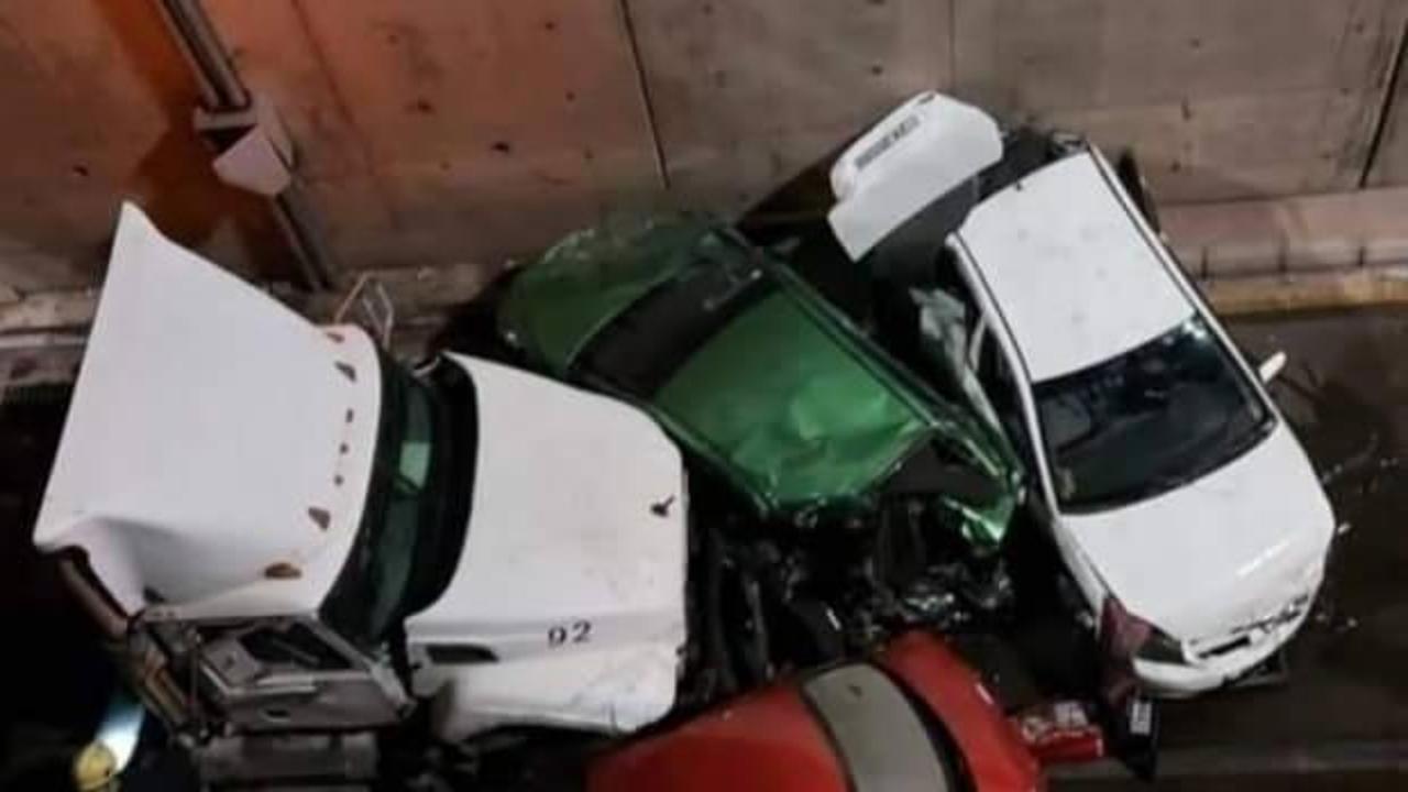 Ürdün'de korkunç kaza: Tünele hızlı giren kamyon araçları biçti