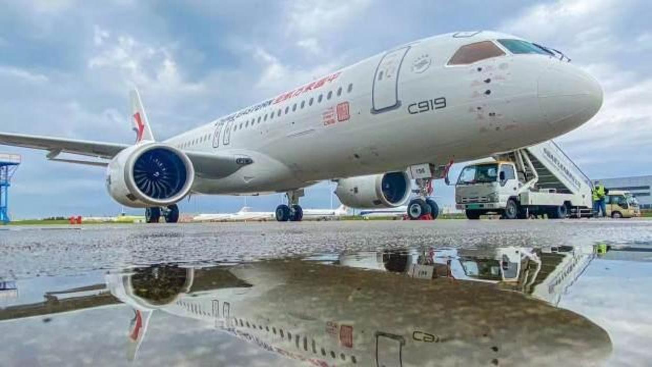 Çin'in ilk yerli yolcu uçağı ilk uçuşunu yaptı