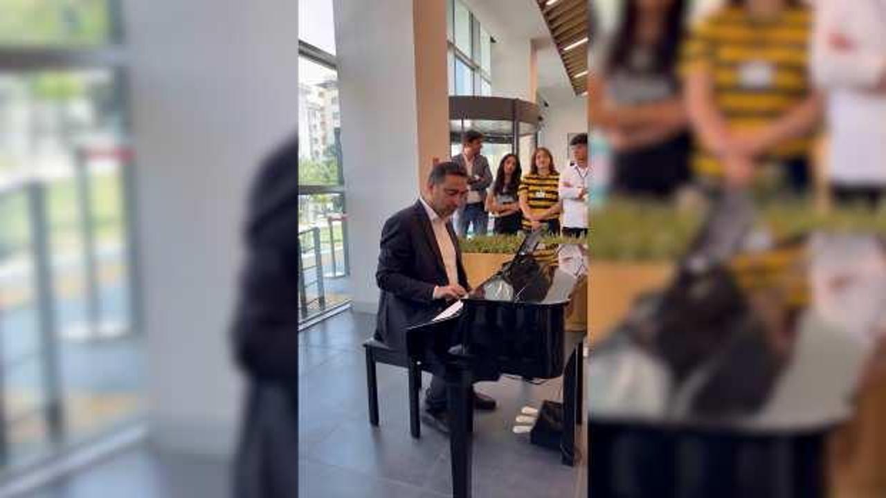 H&Uuml;DA PAR yalan algıları yıktı ge&ccedil;ti! Piyano ile kendi bestesini &ccedil;aldı