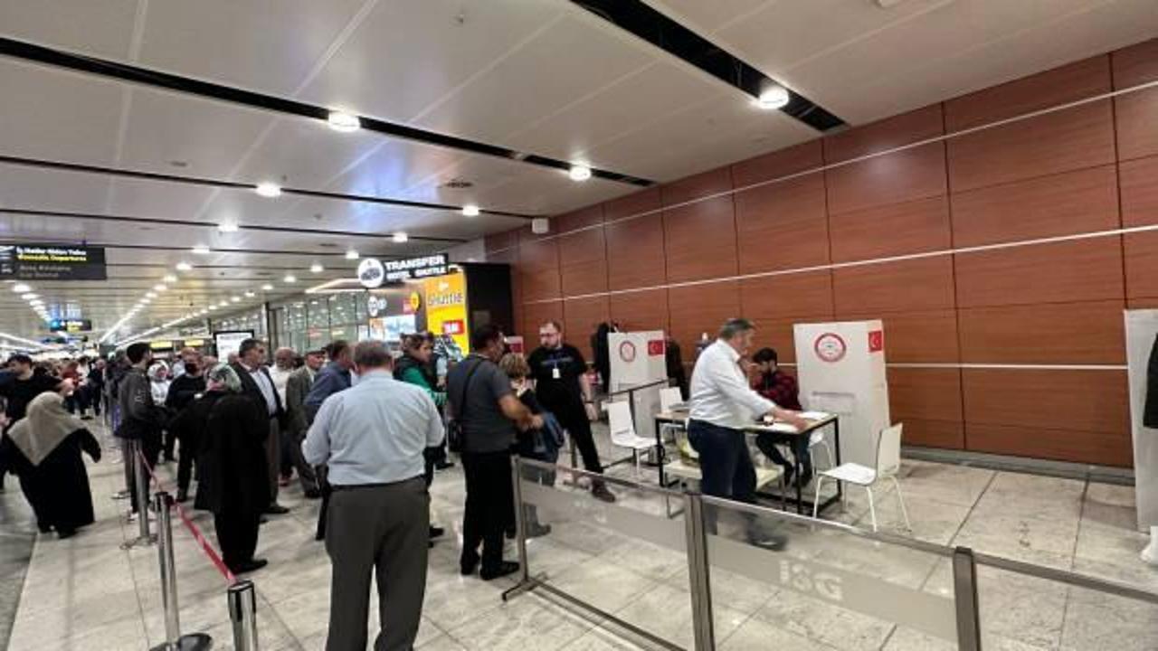 İstanbul Sabiha Gökçen Havalimanı'nda oy verme işlemi sürüyor