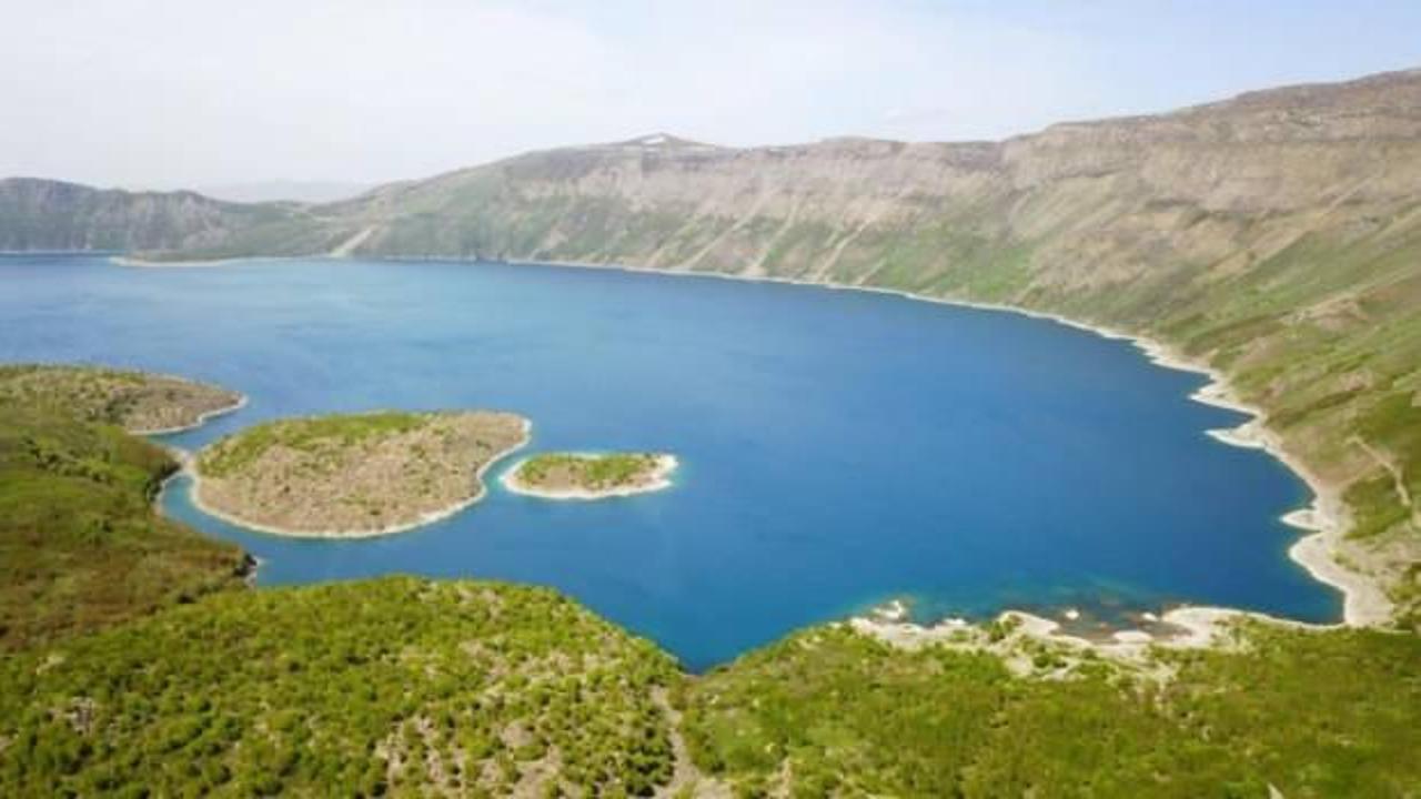 Dünyanın en büyük ikinci krater gölü turizme açıldı