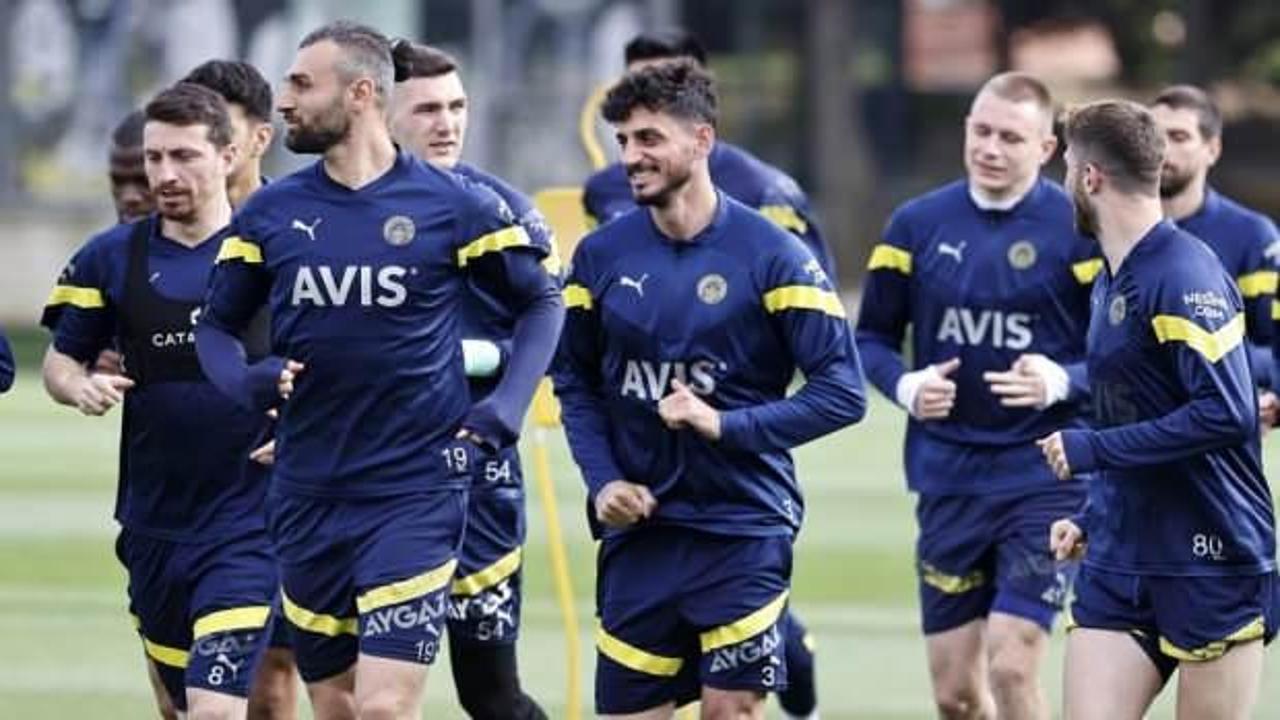 Fenerbahçe, Antalyaspor maçı öncesi kampa girdi